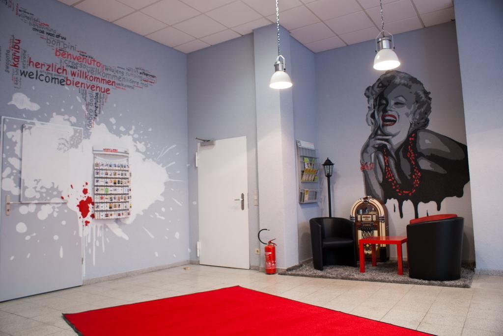 Hostel Die Etage East Берлин Экстерьер фото